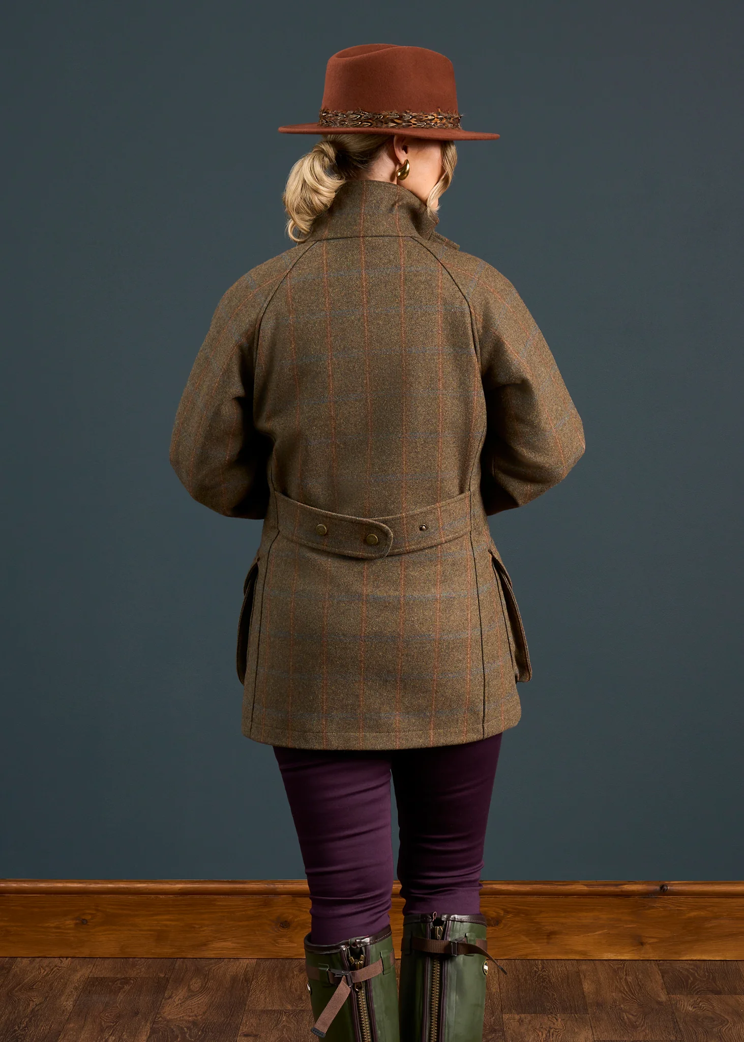 Combrook Ladies Tweed Waterproof Shooting Coat in Willow  -  Shooting Fit - Image 4
