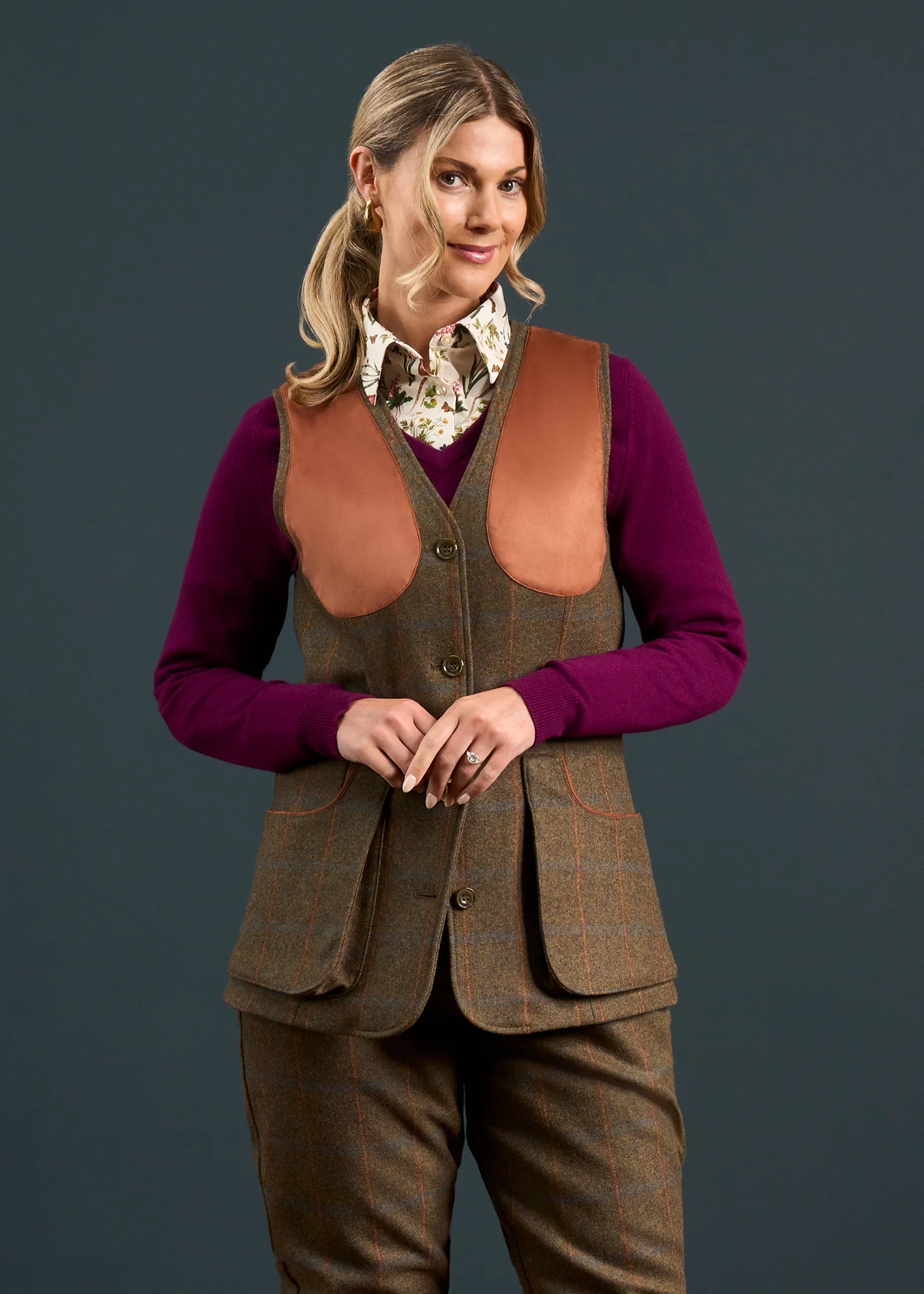 Combrook Ladies Tweed Water Repellent Shooting Waistcoat in Willow  -  Regular Fit - Image 2