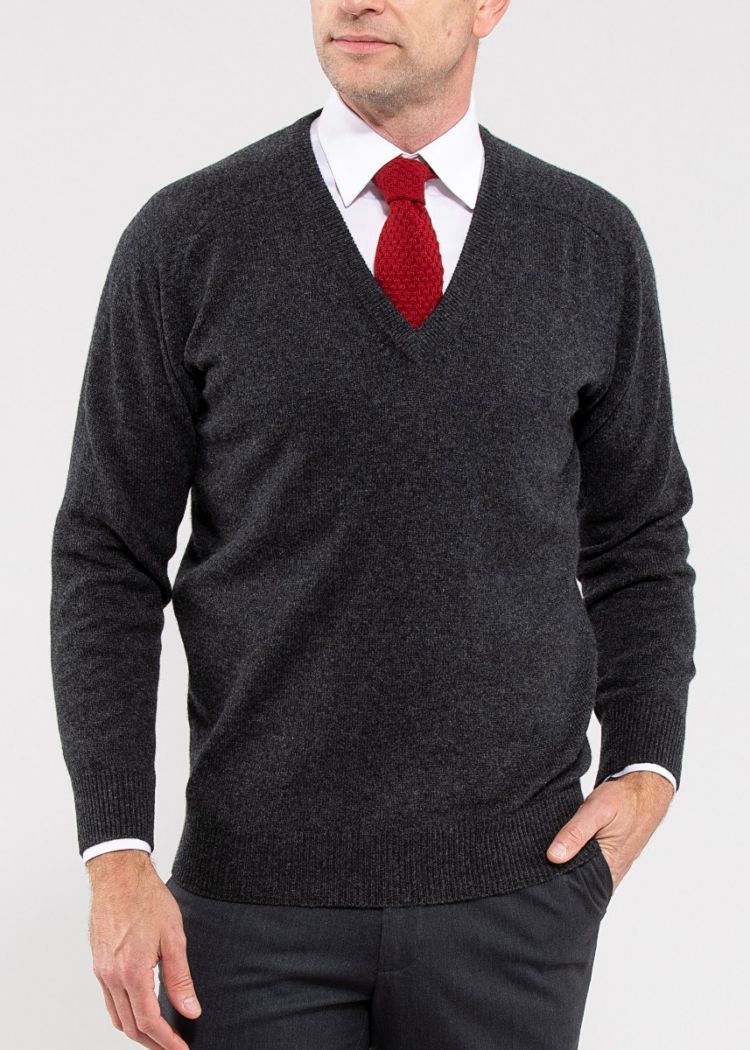 Hampshire Men's Lambswool Jumper in Charcoal - Classic Fit - Image 4