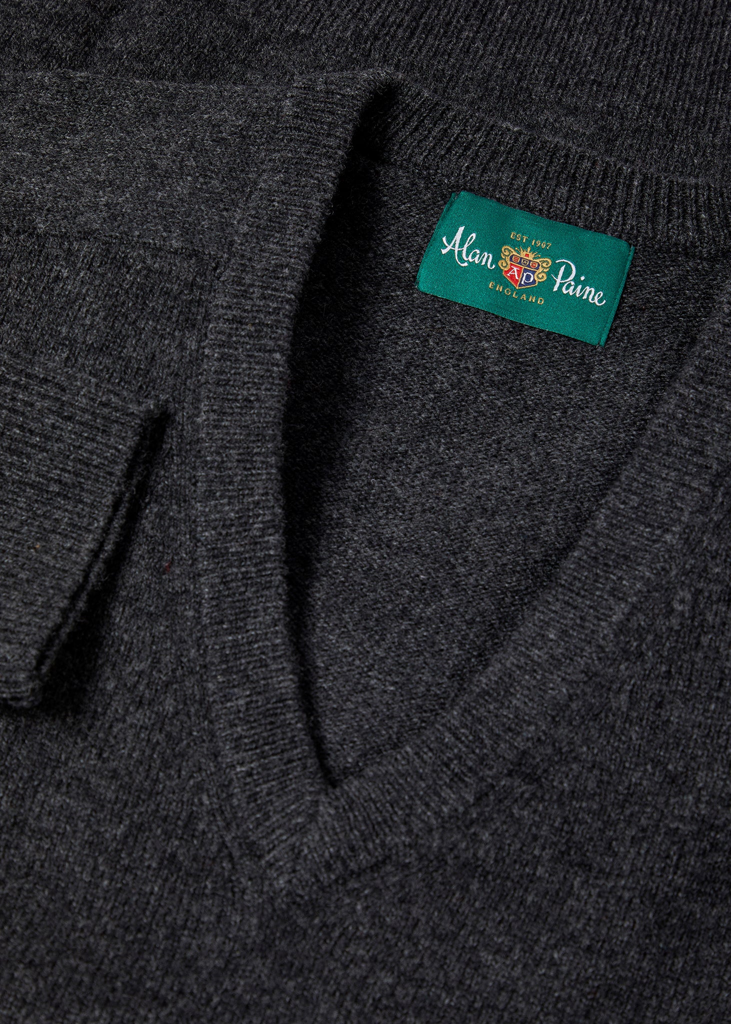 Kilsyth Men's Lambswool Jumper in Charcoal - Regular Fit - Image 4