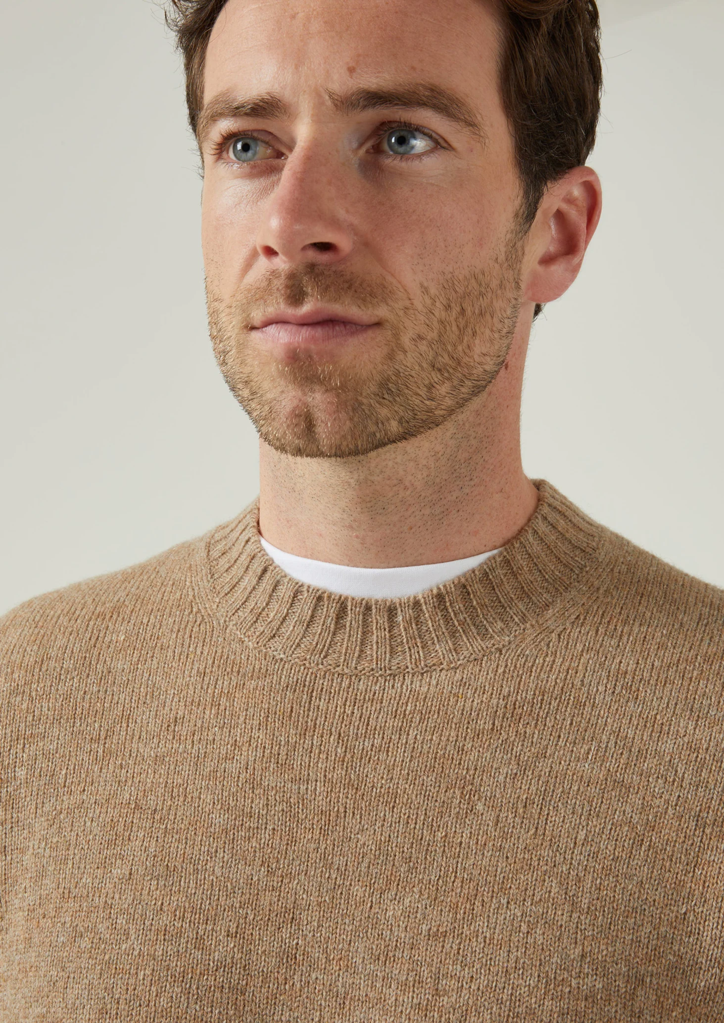 Kinnadie Supersoft Shetland Jumper In Pale Oak - Regular Fit - Image 3