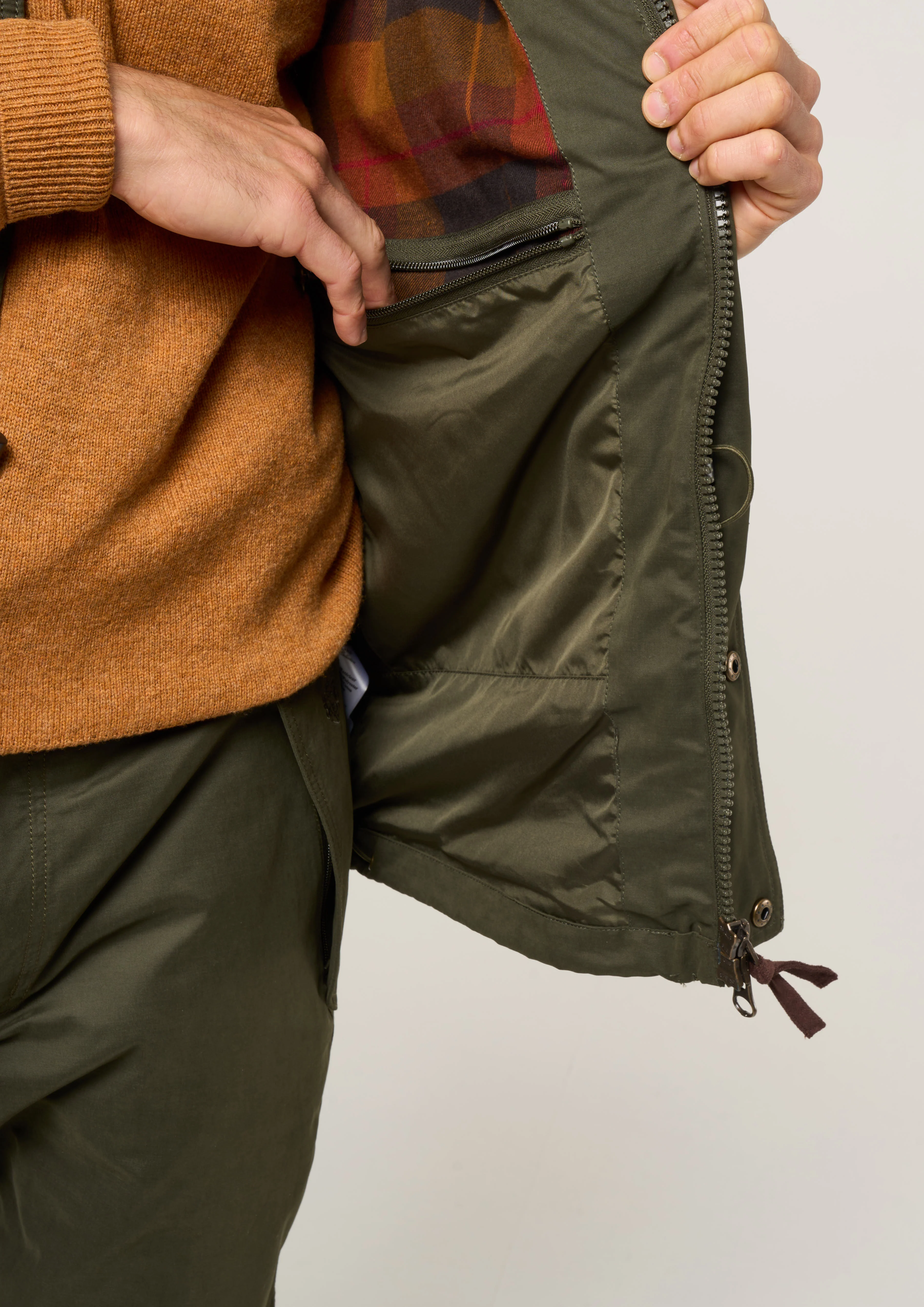 Milwood Men's Olive Waterproof Shooting Waistcoat - Image 4