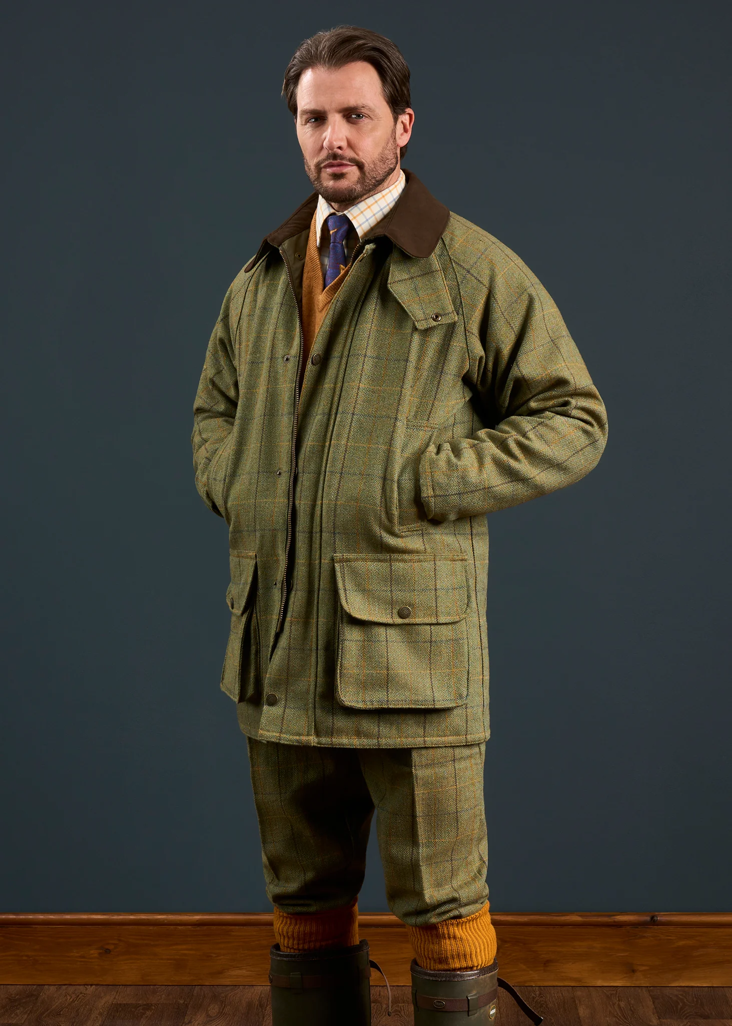 Rutland Men's Tweed Waterproof Shooting Coat in Dark Moss  -  Regular Fit - Image 3