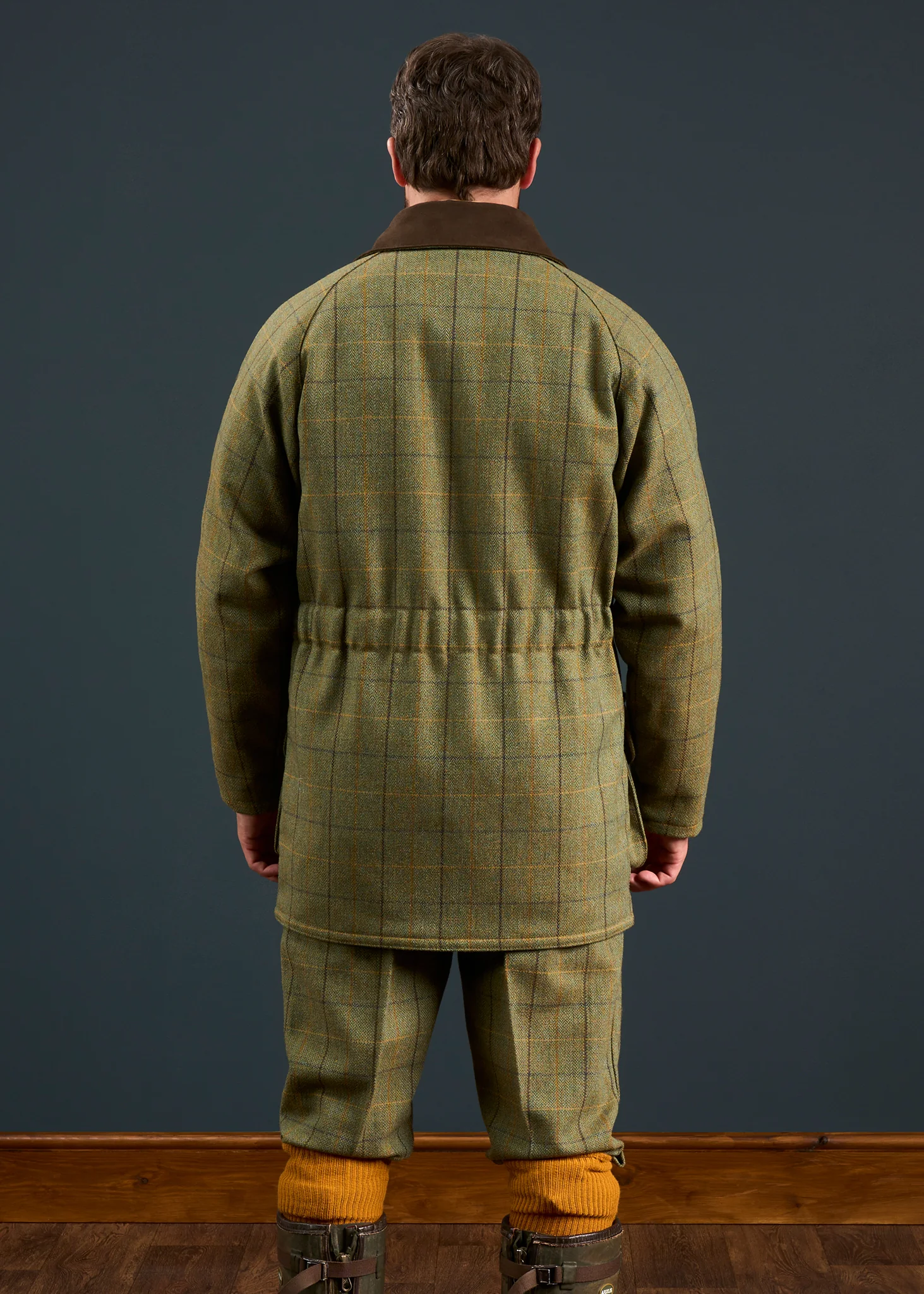 Rutland Men's Tweed Waterproof Shooting Coat in Dark Moss  -  Regular Fit - Image 4
