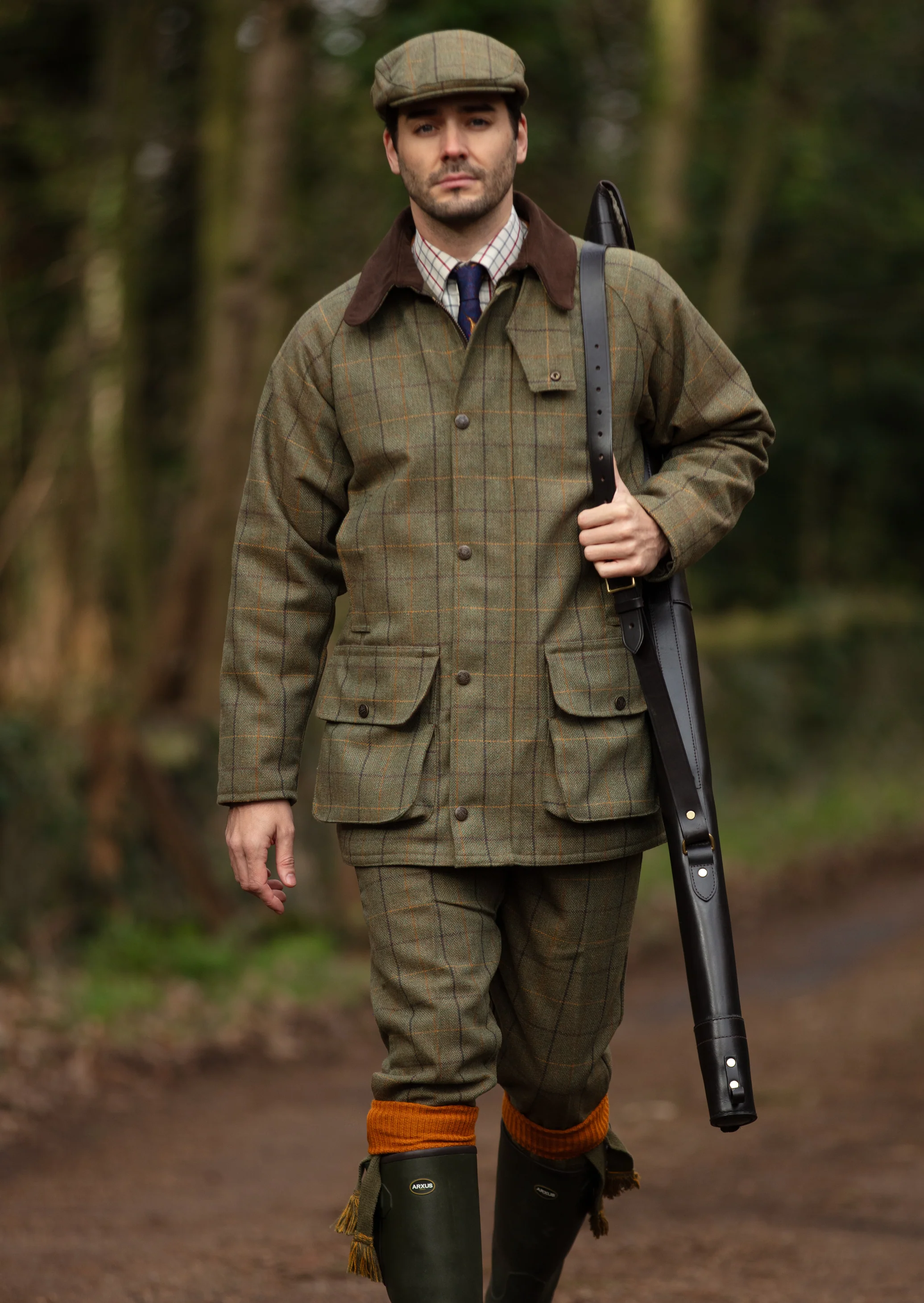 Rutland Men's Tweed Waterproof Shooting Coat in Dark Moss  -  Regular Fit - Image 8